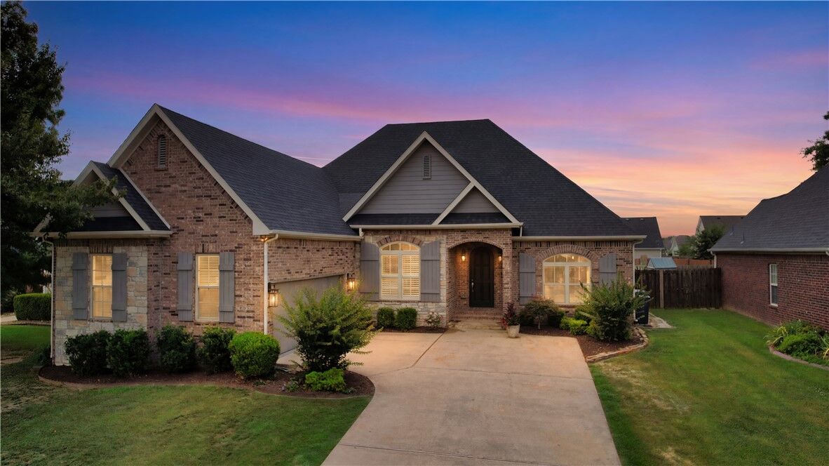 Property Photo: 6702 W Braebourne Drive AR 72758