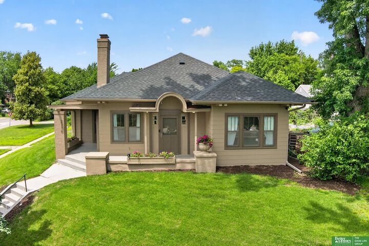 Property Photo:  2370 Fontenelle Boulevard  NE 68104 