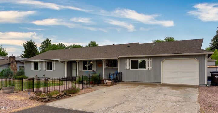 Property Photo:  2284 NW 13th Street  OR 97756 