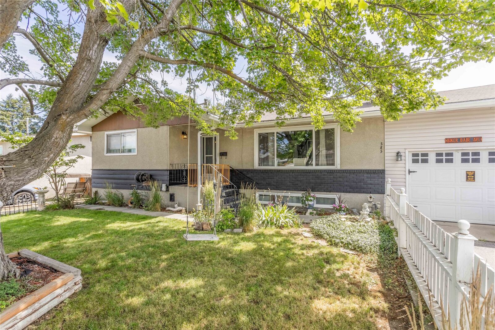 Property Photo:  585 Rutland Road S  BC V1X 3A2 