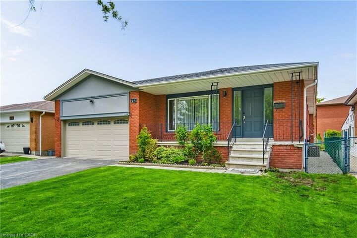 Property Photo:  712 Vermouth Avenue Upper  ON L5A 3T3 