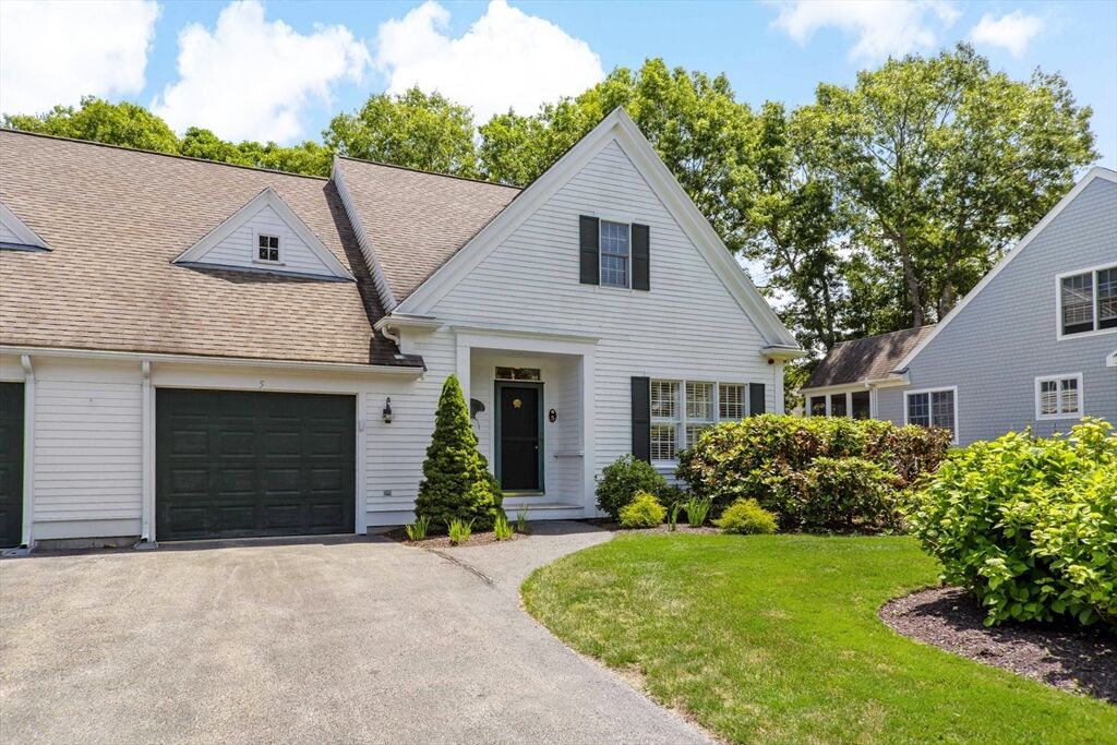 Property Photo:  5 Mayfair Ct 5  MA 02649 