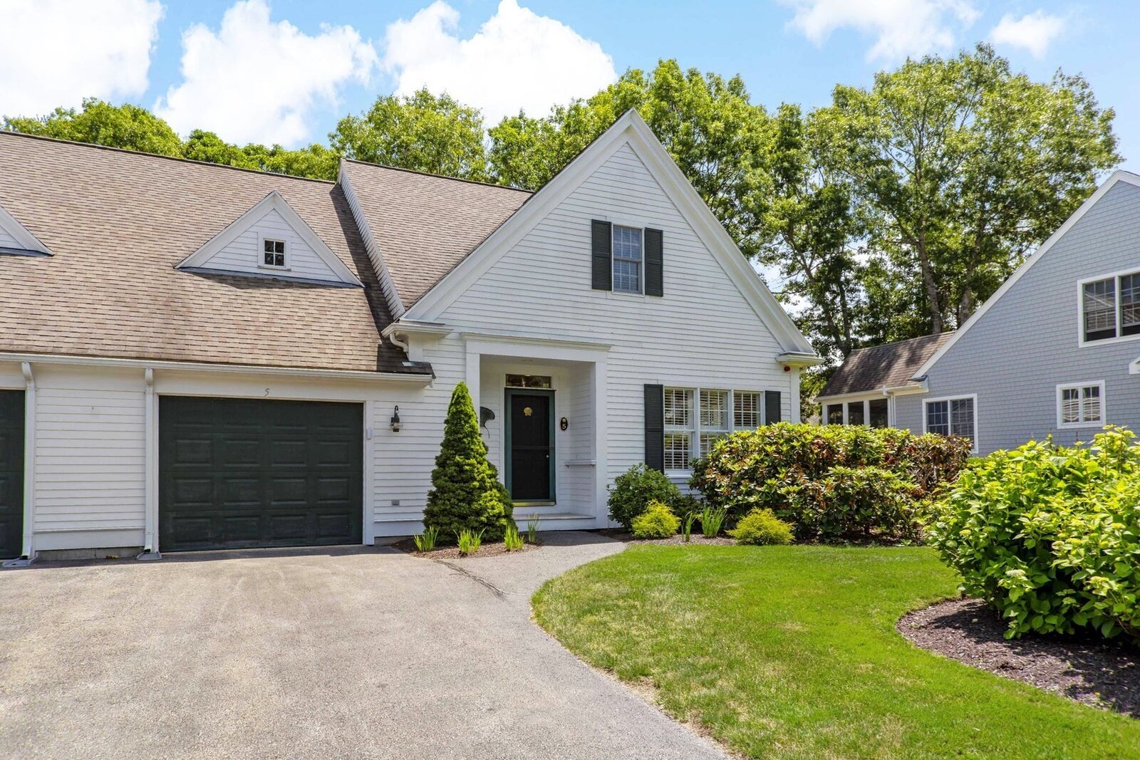 Property Photo:  5 Mayfair Ct 5  MA 02649 