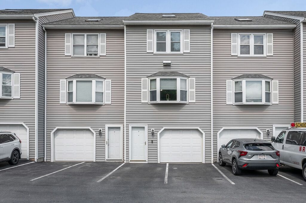 Property Photo:  95 Tennis Plaza Rd 7  MA 01826 