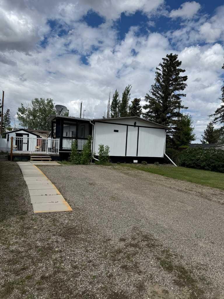Property Photo:  205 5 Avenue N  AB T0L 0R0 