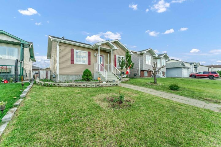 Property Photo: 305 5 Avenue SW AB T0J 2P2