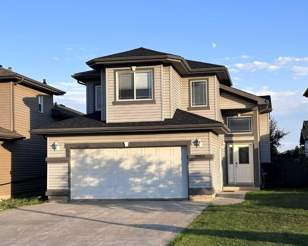 Property Photo:  9005 94A Avenue  AB T8X 0A2 