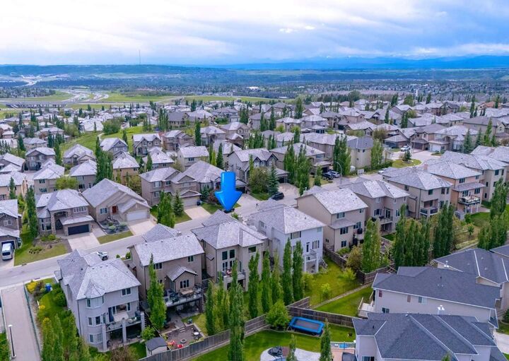 Property Photo: 98 Royal Ridge Mount NW AB T3G 5Z3