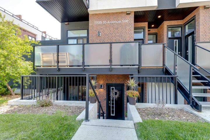 Property Photo: 1709 35 Avenue SW 11 AB T2T 2C9