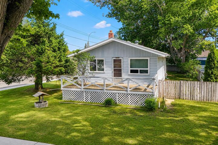 5259 51 Street — photo 1