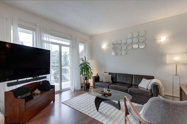 Property Photo: 211 Aspen Stone Boulevard SW 1222 AB T3H 0K1