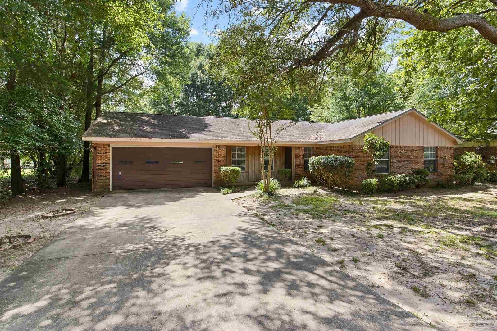 Property Photo: 6059 Anderson Ln FL 32570