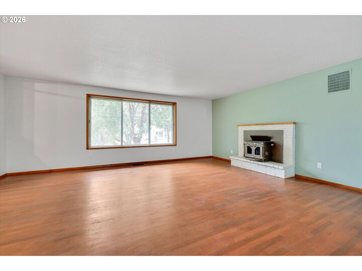 Property Photo: 9080 NW Kearney St OR 97229