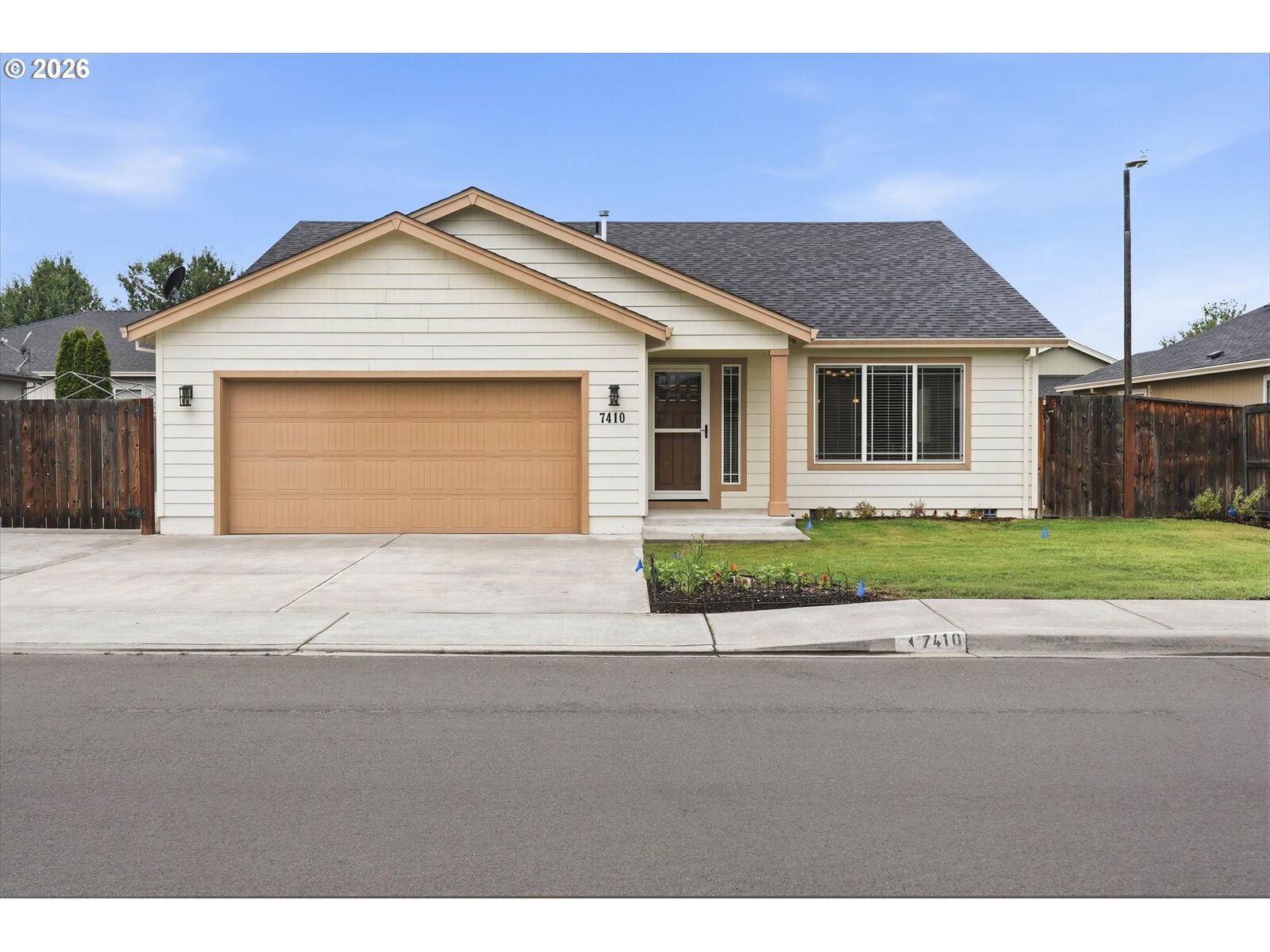 Property Photo:  7410 Desert View Dr  OR 97503 