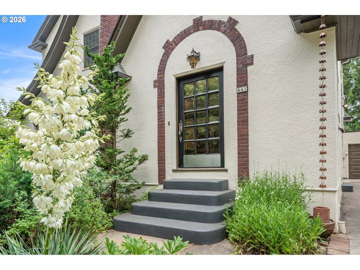 Property Photo:  441 SE 37th Ave  OR 97214 