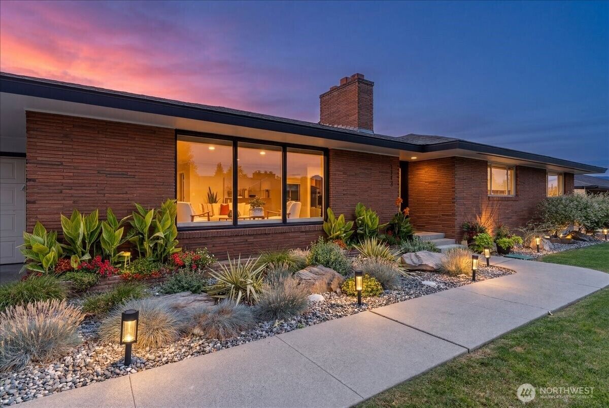 Property Photo:  1112  Cedar Street  WA 98801 