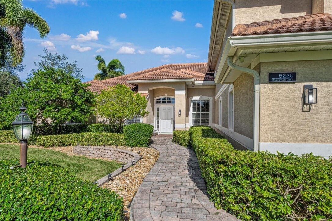 Property Photo:  5220 Rosewood Lane  FL 32966 