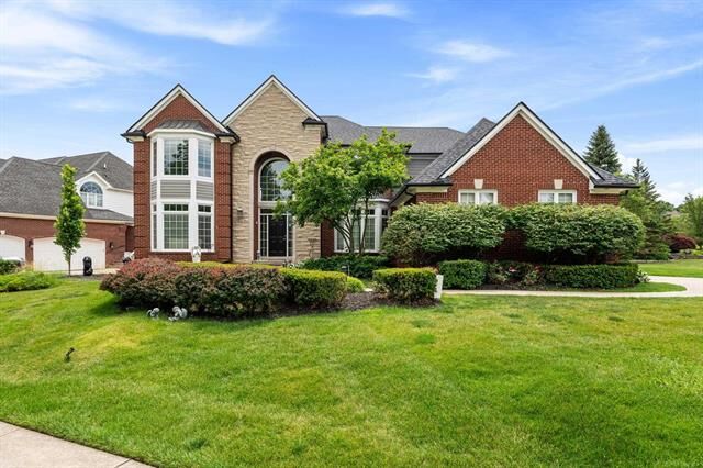 Property Photo: 2250 Hawthorne Drive MI 48316