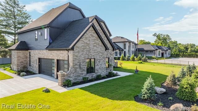 Property Photo:  5321 Rochester Road  MI 48058 
