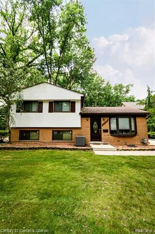 Property Photo:  16100 Kennebec Street  MI 48195 