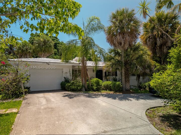 Property Photo: 698 NW 7th Ave FL 33486