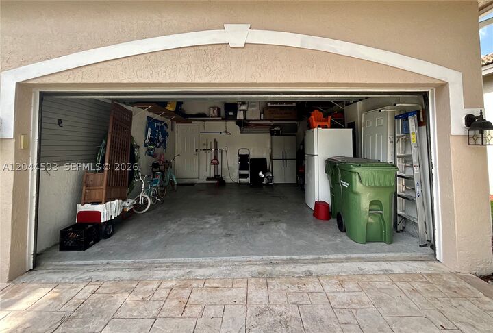 Property Photo: 2335 SE 4th Pl FL 33033