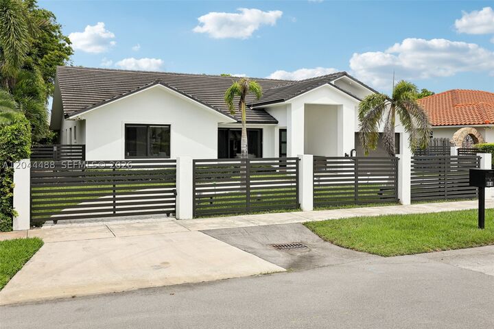 Property Photo: 6816 SW 89th Ct FL 33173