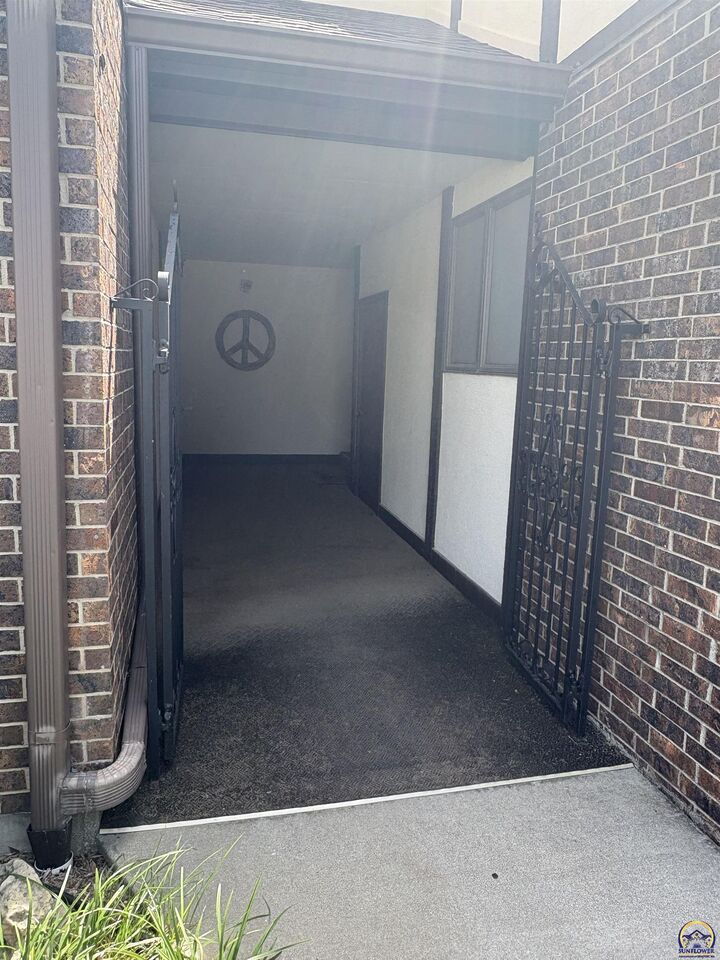 Property Photo:  1710 Hammond Dr  KS 66801 