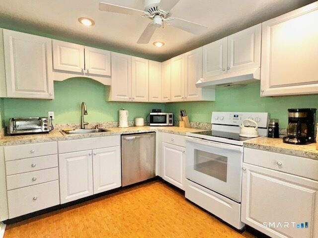 Property Photo:  106 Heather Ridge 106  CT 06484 