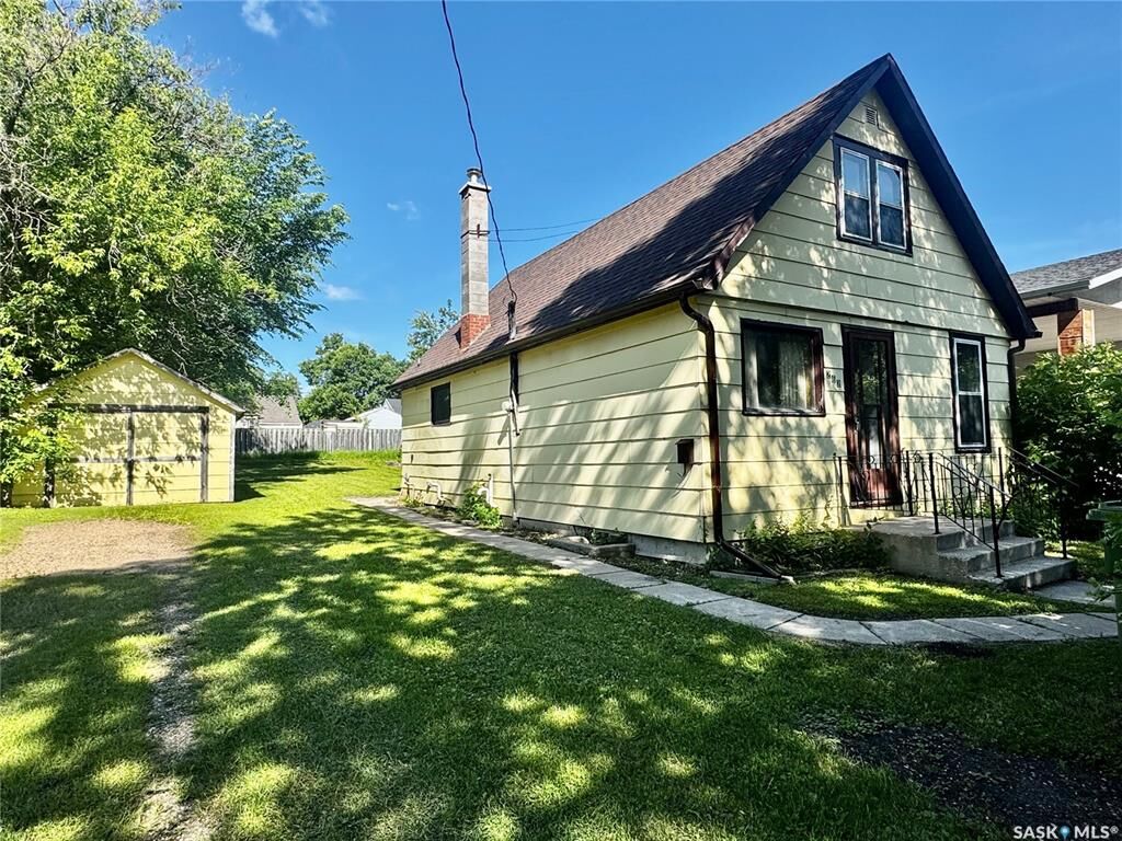 Property Photo:  262 Third Avenue N  SK S3N 1C9 