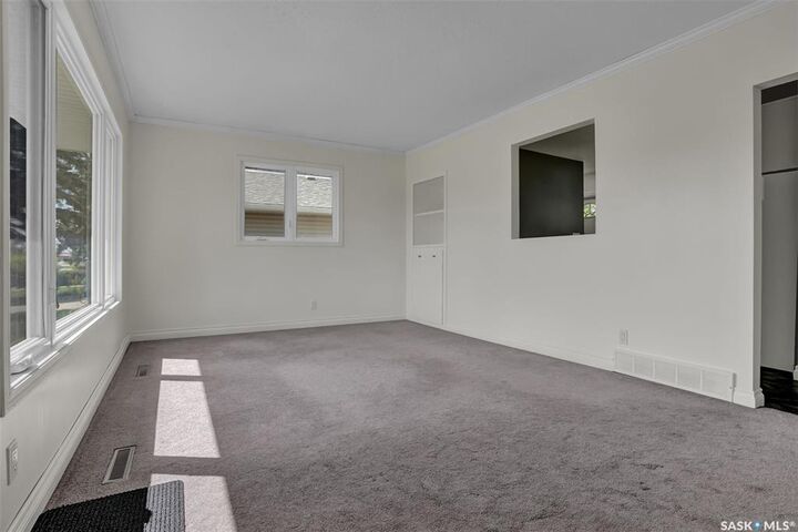 Property Photo:  1110 Reynolds Street  SK S4N 3M2 
