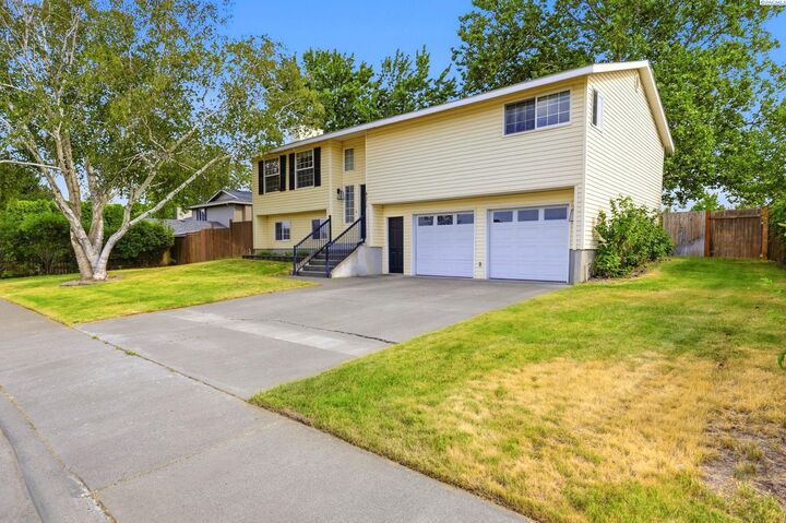 Property Photo:  4517 W 14th Ave  WA 99338 