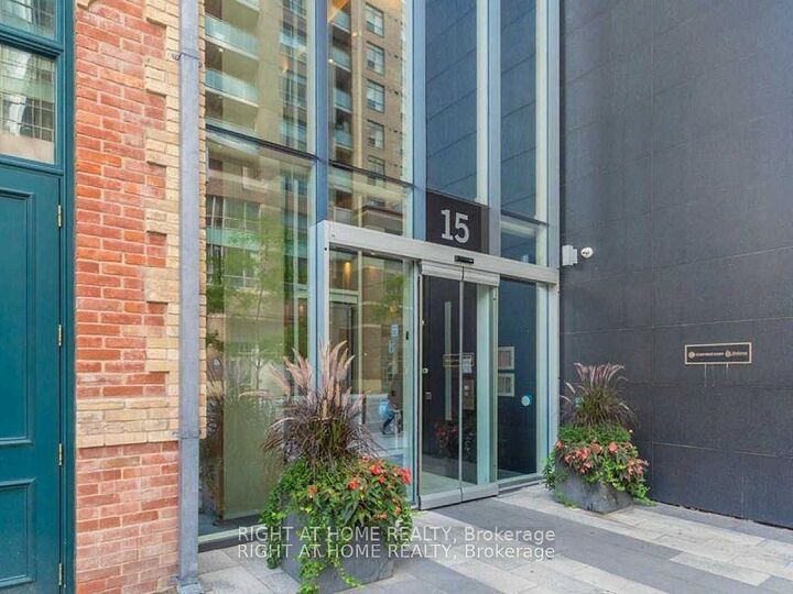Property Photo:  15 Grenville Street 809  ON M4Y 1A1 