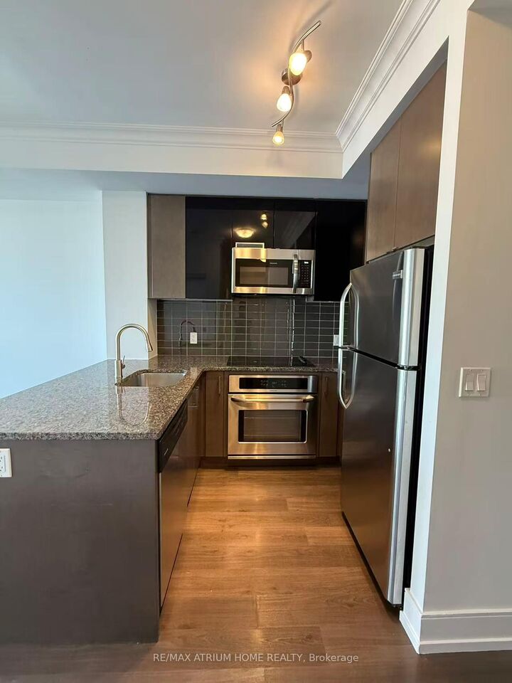 Property Photo:  89 Dunfield Avenue 2204  ON M4S 0A4 