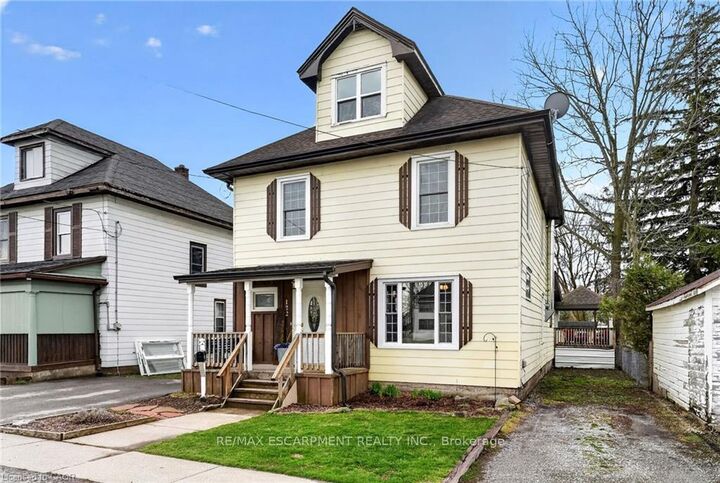 Property Photo: 122 South Cayuga Street W ON N1A 1P5