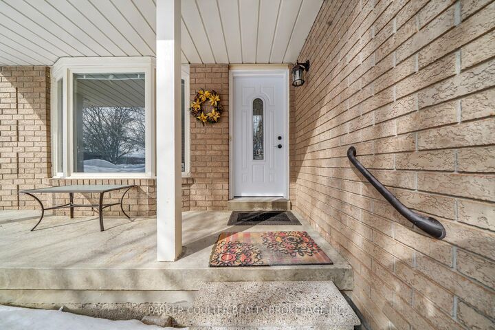 Property Photo: 82 Barre Drive ON L4N 7P1