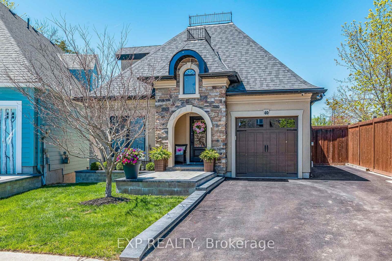 Property Photo:  5 Invermara Court 40  ON L3V 8B4 