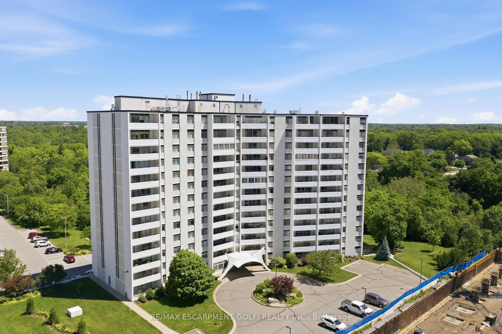 Property Photo: 15 Towering Heights Boulevard 1005 ON L2T 3G7