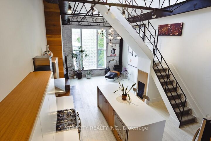 676 Richmond Street W 208 — photo 1