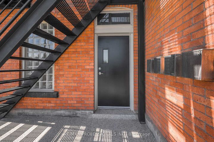 Property Photo:  388 Wilson Street #1  ON L8L 1S9 