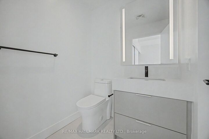Property Photo:  308 Jarvis Street 2513  ON M5B 0E3 