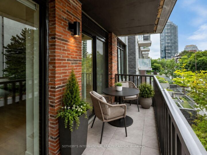 Property Photo:  109 Erskine Avenue 602  ON M4P 0G8 