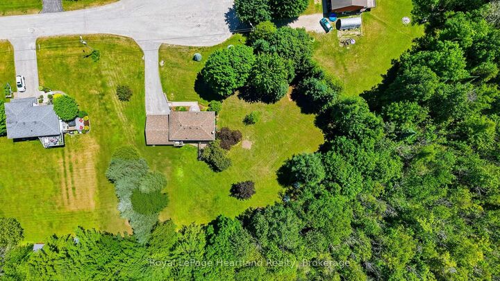 Property Photo:  106 Cedar Court  ON N0H 1G0 