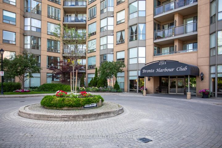 Property Photo:  2511 Lakeshore Road W 311  ON L6L 6L9 