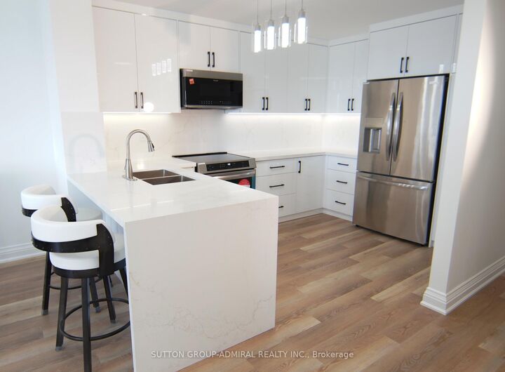 Property Photo: 7420 Bathurst Street #606 ON L4J 6X4