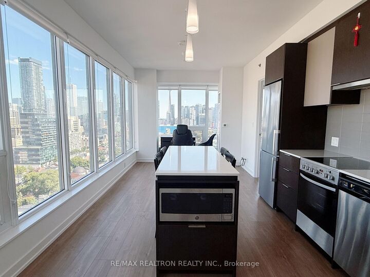 Property Photo:  203 College Street 1908  ON M5T 1P9 