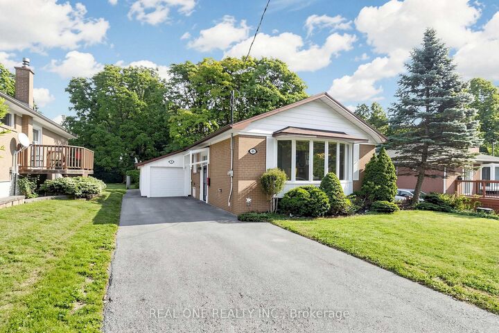 Property Photo: 49 Bayview Parkway ON L3Y 3W2