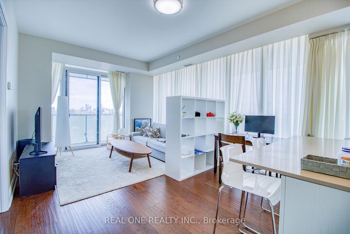 Property Photo:  200 Bloor Street W 3104  ON M5S 0B1 
