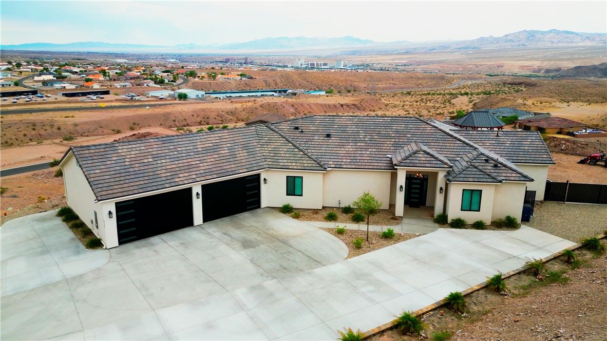 Property Photo: 2925 Sinyala Canyon Drive AZ 86429