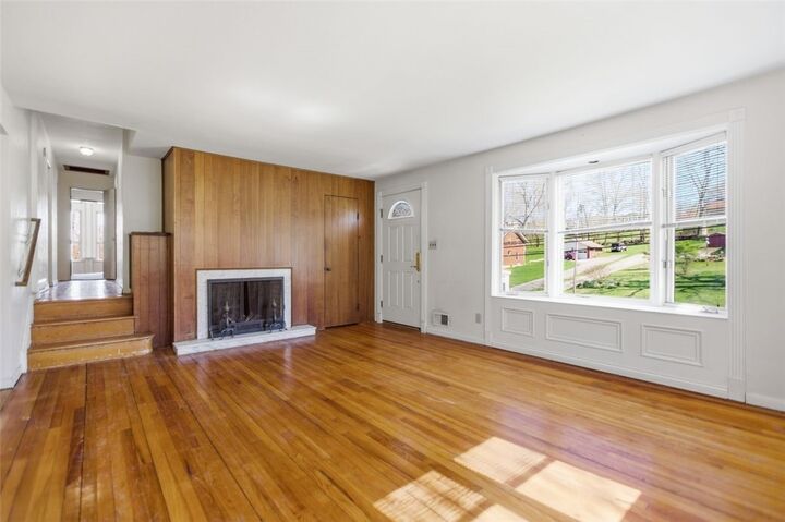 Property Photo:  527 E McMurray Rd  PA 15317 